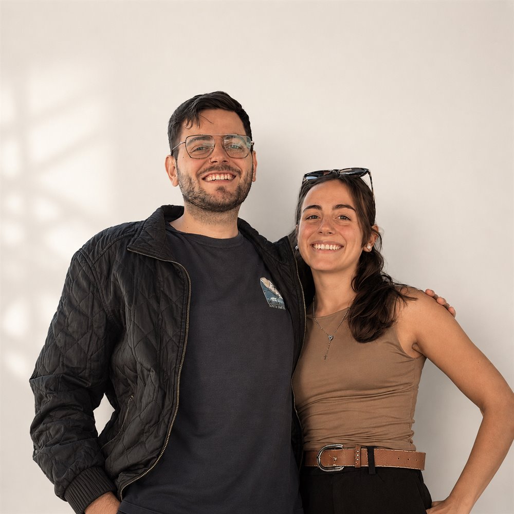 Nico y Ceci, hermanos y fundadores de Domus Tech