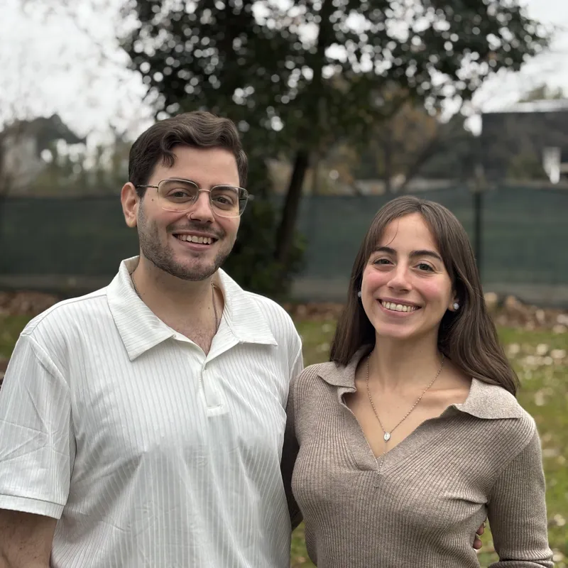 Nico y Ceci, hermanos y fundadores de Domus Tech